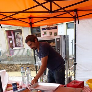 préparation du stand « poulets »